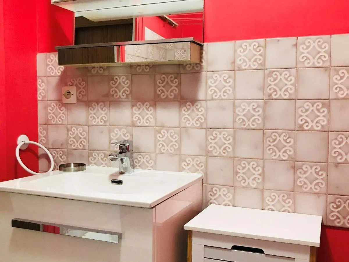 Apartment T1 Bis Confortable, Animaux Acceptes, Balcon, Parking Inclus - Fr-1-555-76 Aix-les-Bains